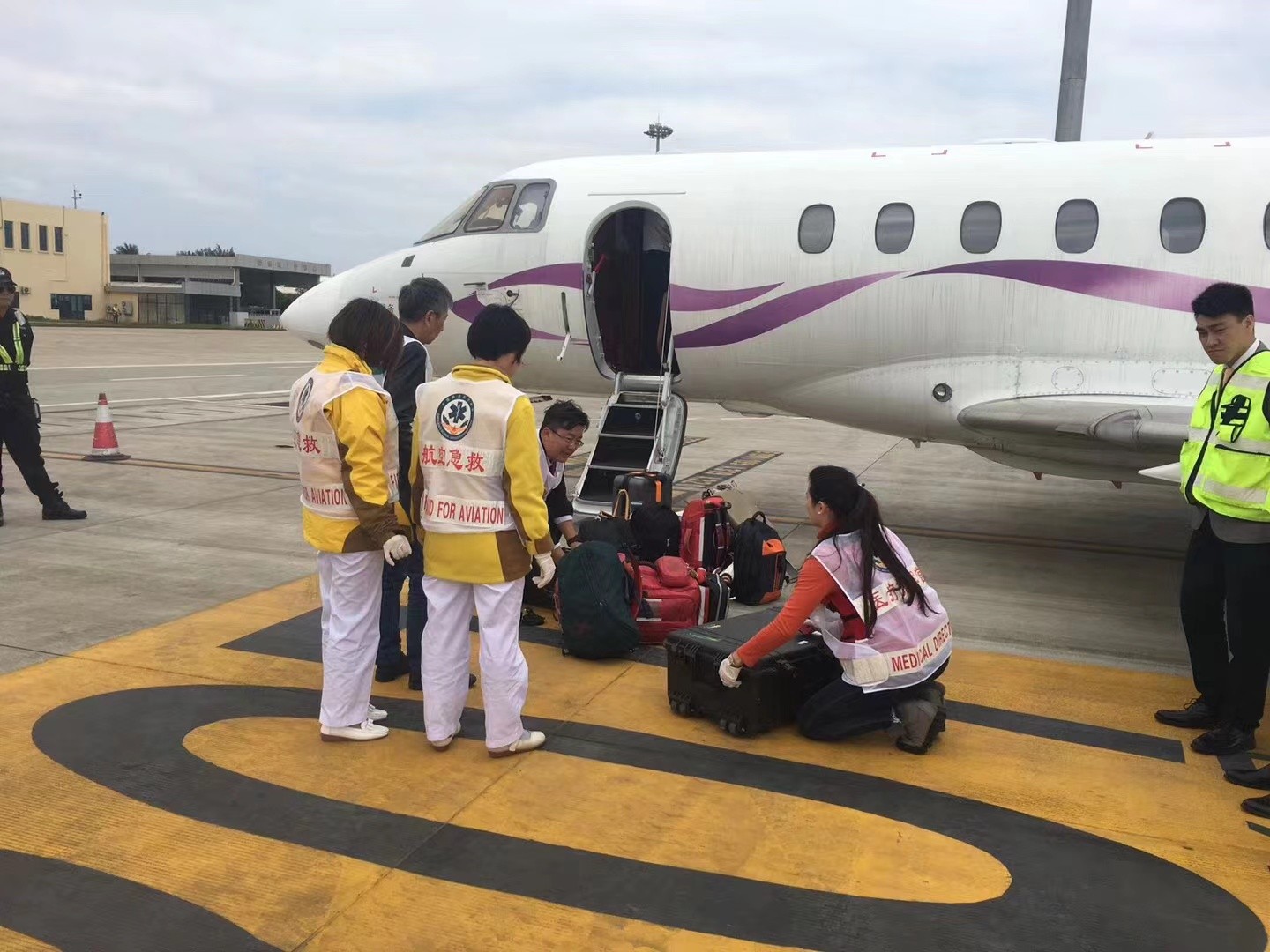 乌海香港出入境救护车出租